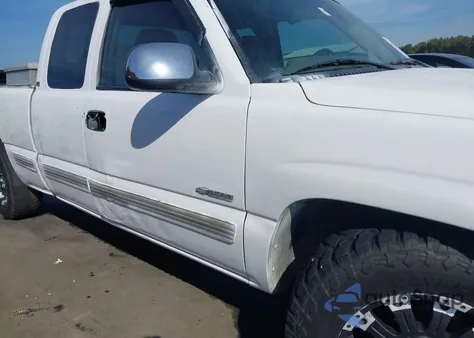 2000 Chevrolet Silverado 1500 Ls z USA, uszkodzony, nr VIN 2GCEC19V9Y1361972